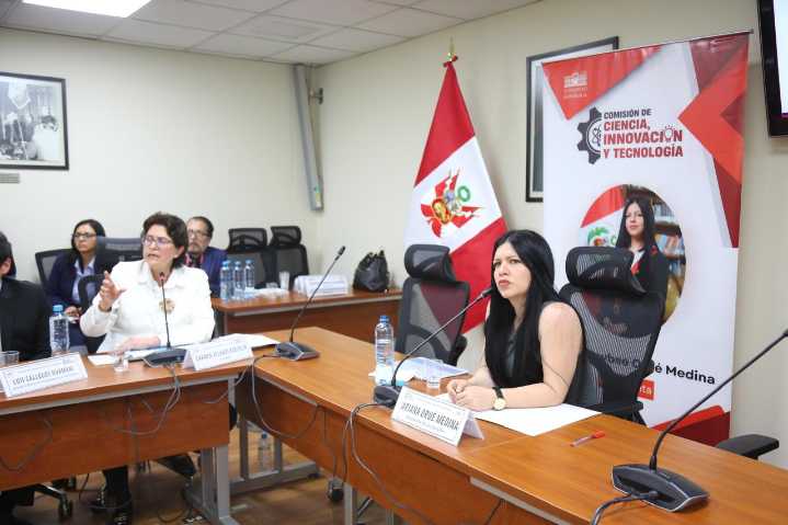 Comisión de Ciencia cuestiona a Reniec por supuesta filtración de datos personales