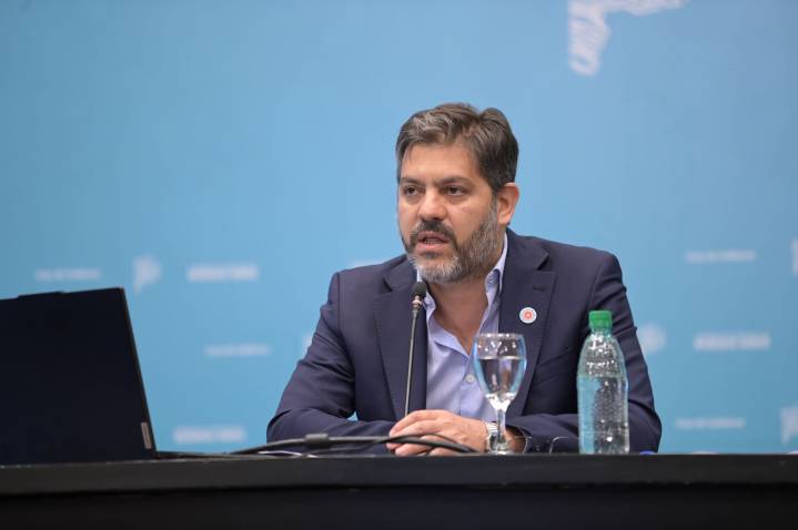 Presupuesto: Carlos Bianco le baja el pulgar a un fondo fijo para municipios como piden intendentes