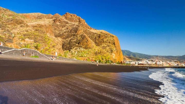 Rescatan a tres personas agarradas a una boya en el mar en La Palma