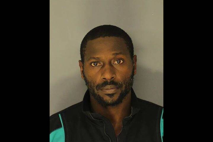 Former NFL star arrested on attempted murder charge