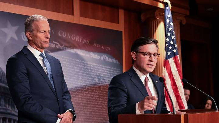 Thune asegura que ningún senador abandonará Washington y sesionarán sin interrupciones hasta alcanzar el fin al cierre del gobierno