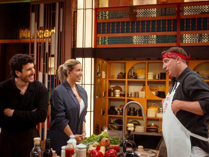 Sebastián Yatra llega a MasterChef Celebrity en una noche de sabores colombianos