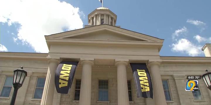 University of Iowa dorm fire displaces students