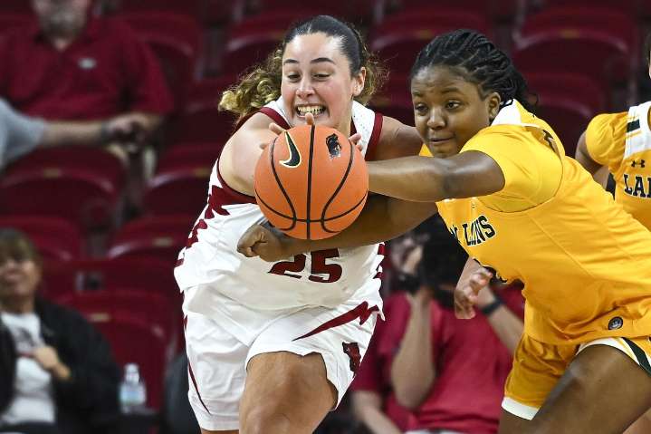 Sluggish Arkansas edges SE Louisiana