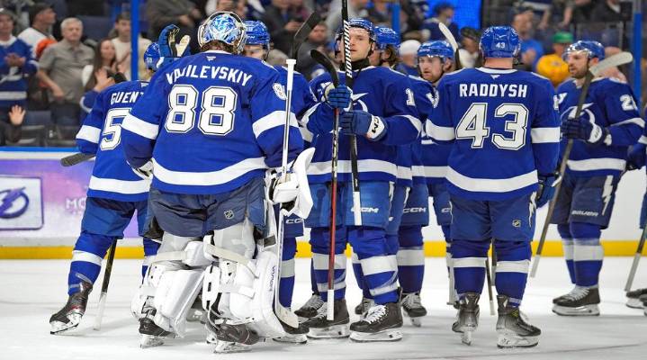 Lightning win 4th straight as Vasilevskiy shuts out Flyers