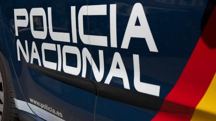 Detenido el dueño de un bar en Príncipe de Vergara tras atrincherarse armado y amenazar a la policía