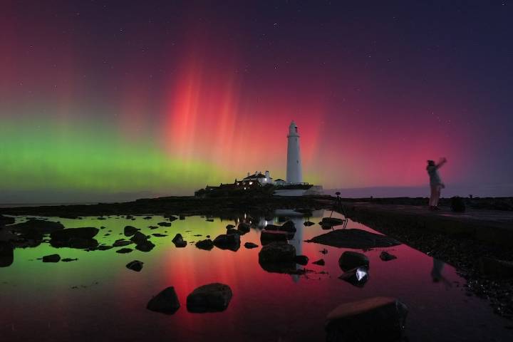 Northern lights visible in parts of Canada, U.S. with more aurora activity expected tonight
