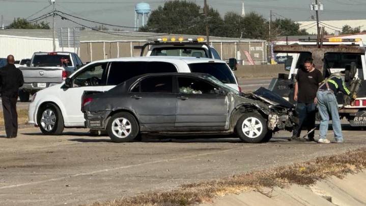 17-year-old Port Arthur man killed, 2 injured in wreck along northbound U.S. Highway 69 near Nederland