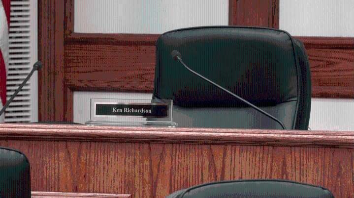 Little Rock City Board defers vote on resolution calling for Director Ken Richardson’s resignation