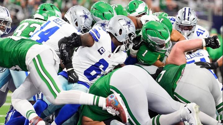 Cowboys make bevy of errors, let Eagles pounce;  Philly leads 21