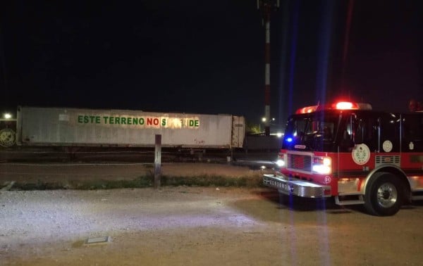 Incendian caja de tráiler en Parajes del Sol