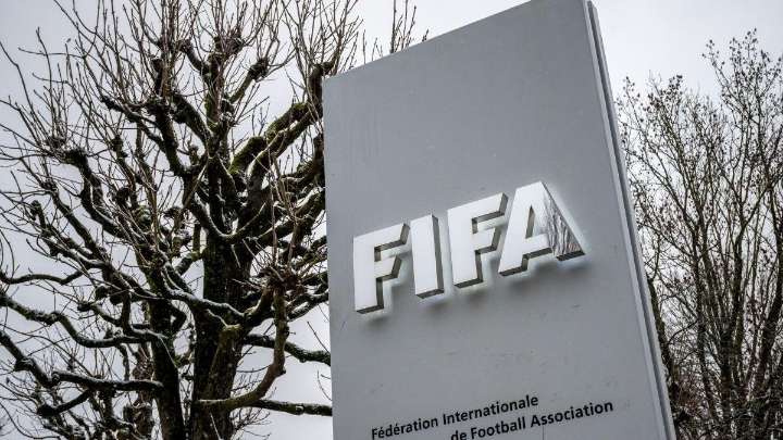 ¿De qué se trata la nueva norma impuesta por la FIFA para frenar pérdidas de tiempo en los partidos?