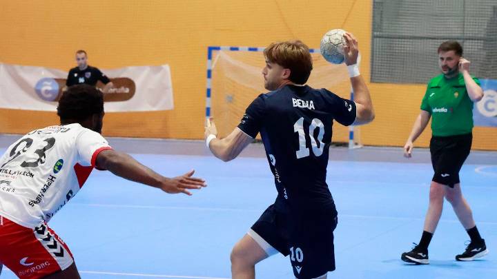 El Attica 21 Hotels OAR Coruña roza la épica ante el Nava (30