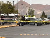 Hallan cadáver dentro de un vehículo en estacionamiento de tienda Smart