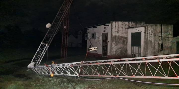 Cayó una antena de comunicación en Chaco por fuertes vientos, granizo y tormenta eléctrica