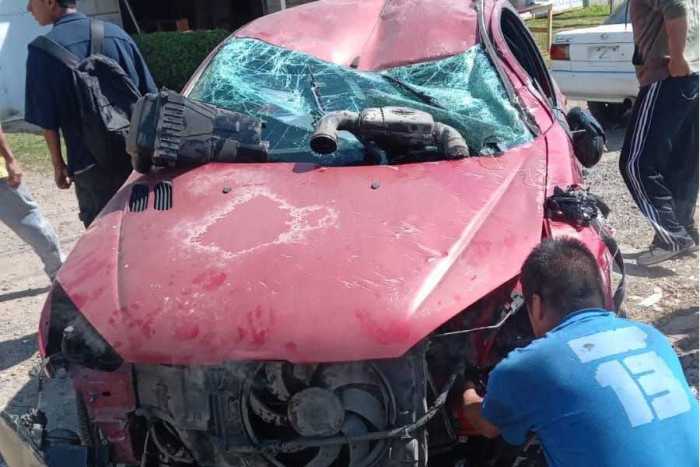 Se registra volcadura en la carretera Tenango