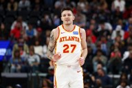 Krejci scores career-high 28 points as Hawks send Clippers to fifth straight loss, 105