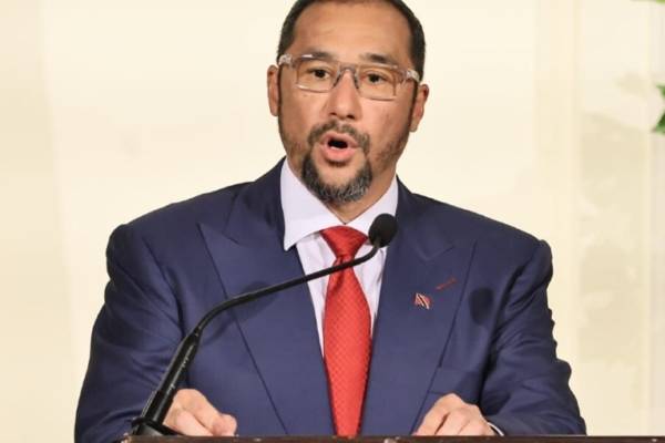 Stuart Young procura evitar la suspensión de los acuerdos energéticos entre Venezuela y Trinidad