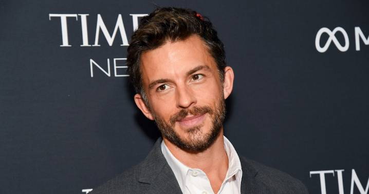 Jonathan Bailey Reacts To Being The First Gay "Sexiest Man Alive"