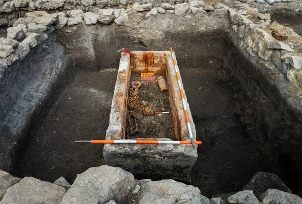 1,700-year-old Roman sarcophagus unearthed, revealing treasures buried with woman of “higher social status”