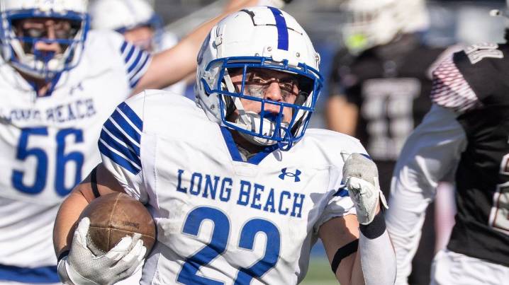 Long Beach's Brody Riedel rushes for 4 TDs to carry Marines to Nassau Conference II final