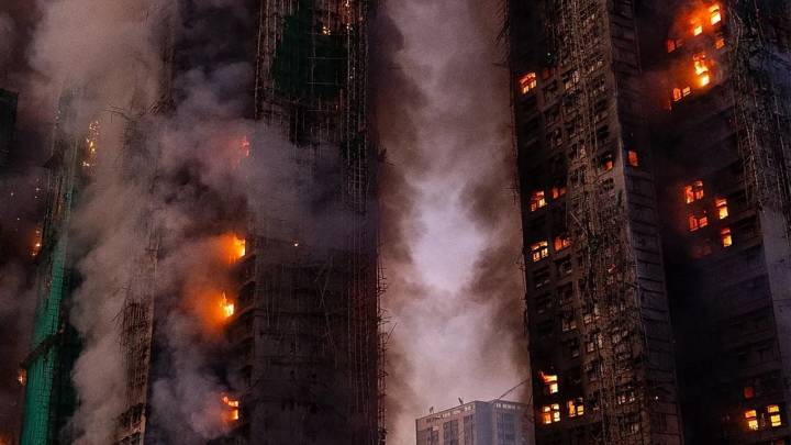 Se incendió un complejo de edificios en Hong Kong y confirmaron al menos 13 personas fallecidas