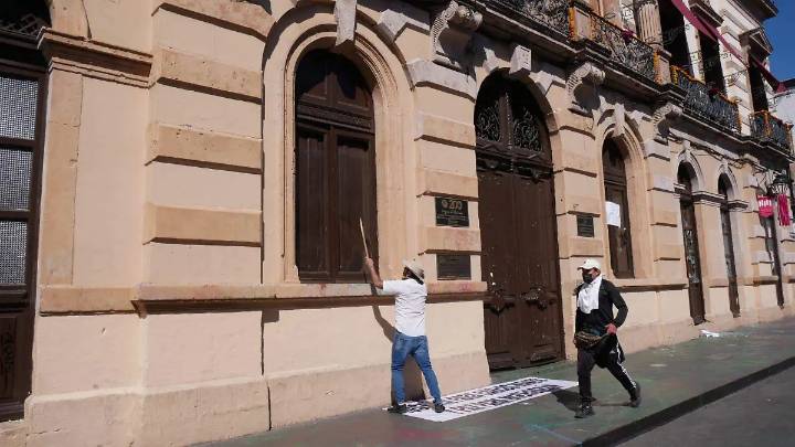 Congreso de Michoacán prorroga sesión ordinaria tras protestas por Carlos Manzo