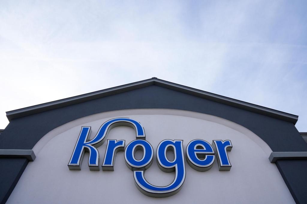 Kroger closing automated fulfillment centers as it tries to make delivery faster and cheaper
