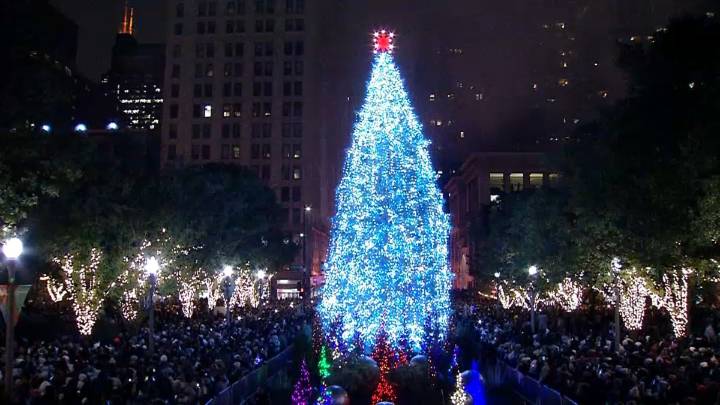 Chicago’s official Christmas tree lighting set for this weekend