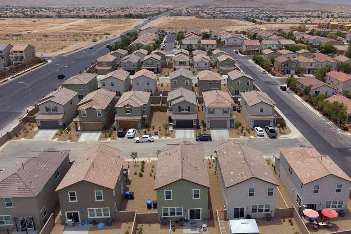 Investors buy nearly 500K homes in Las Vegas Valley since 2009