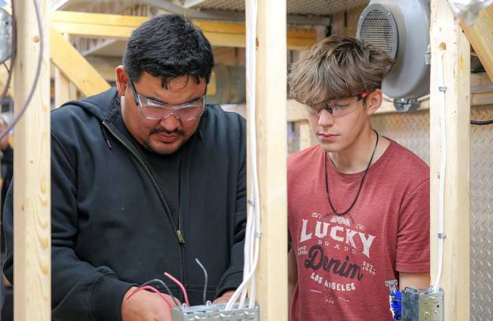 New electrical cohort in Peguis led by former student