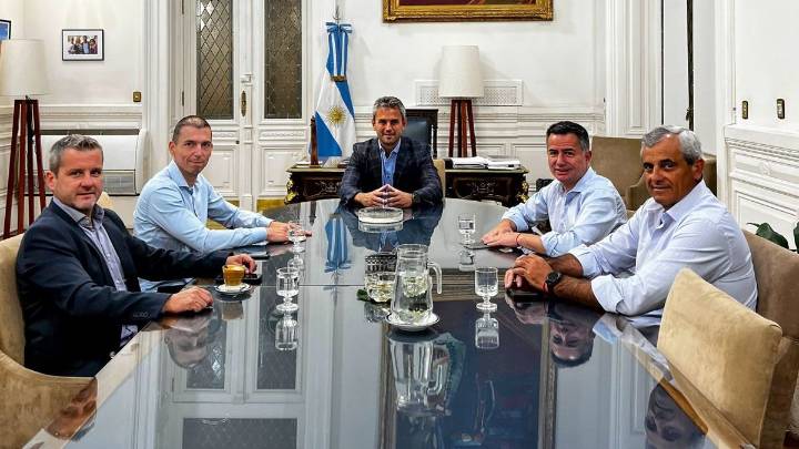 La Libertad Avanza suma tres diputados del radicalismo y se acerca a ser primera minoría