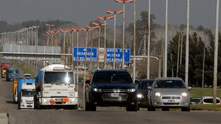 Disminuye la velocidad máxima permitida en la Autopista del Oeste La modificación alcanza a todo el trazado principal, desde el acceso a la Ciudad Autónoma de Buenos Aires hasta el partido de Luján.