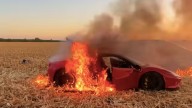 Influencer que incendió su Ferrari para un video viral fue arrestado en Estados Unidos