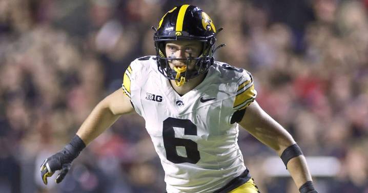 Zach Lutmer enters discussion at cornerback in latest Iowa depth chart release