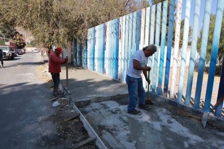 Mejora Saltillo seguridad vial; delimita carriles en bulevar Francisco Coss