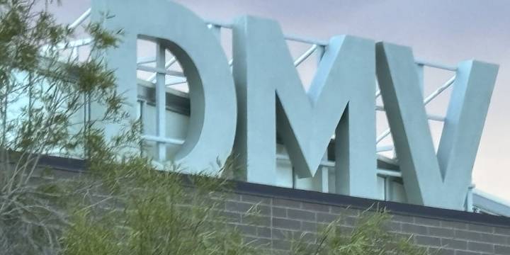 Nevadans report over 10K unregistered vehicles to DMV
