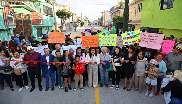 En Chalco entregan pavimentación de calle Camelia Col. Jardines