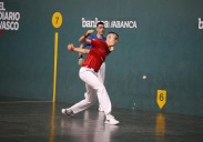 Cuairan sujeta y lanza a Cestau