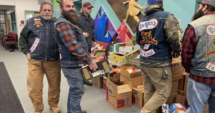 American Legion provides thanksgiving boxes for families