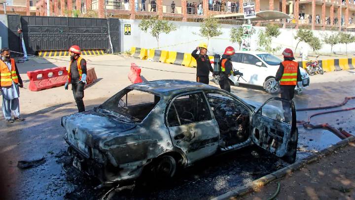 Atentado suicida en Pakistán deja al menos 12 muertos y 27 heridos