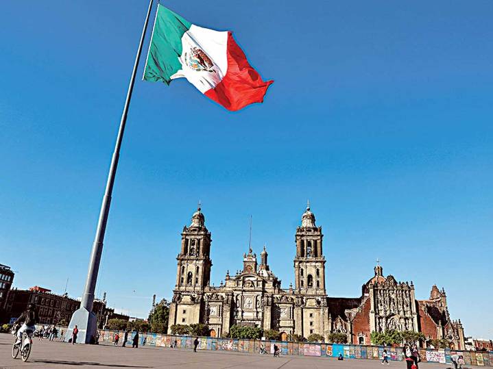 Previo a marcha: amurallan el Centro Histórico de CDMX