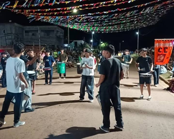 Pozo Azul vibró con la primera edición de la estudiantina