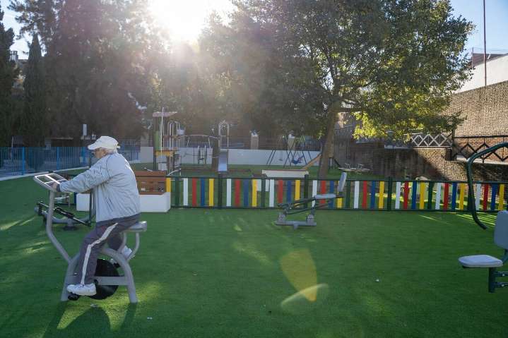 Reabren el parque infantil de la plaza Lepanto en Mairena del Aljarafe