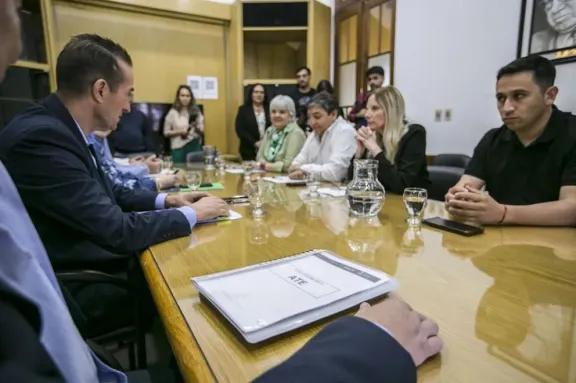 El Gobierno provincial inició las negociaciones salariales con ATE: nueva reunión la semana que viene
