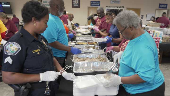 Ms. Dot's Thanksgiving community lunch