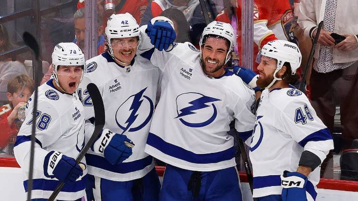 Finley scores 1st NHL goal, lifts Lightning past Panthers