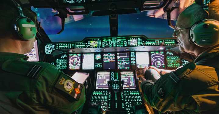 Plane crew captures stunning Aurora Borealis while flying over Norway