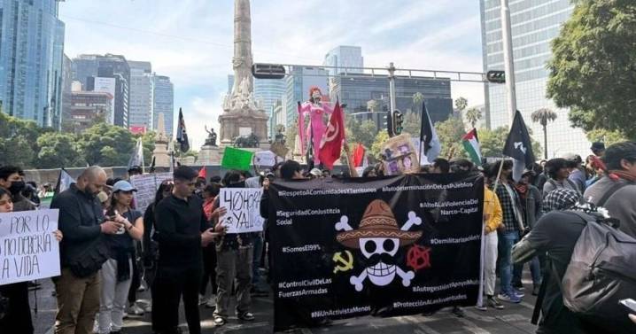 Marcha de la Generación Z en CDMX: Con banderas de One Piece, más de 300 jóvenes protestan por la violencia y la falta de seguridad (VIDEOS)