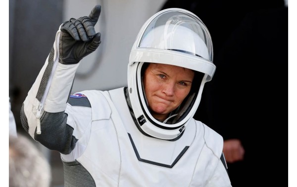 La esposa de una astronauta se declara culpable de alegar falsamente un delito desde el espacio